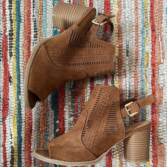 Universal Thread 💚 Brown sling back peep-toe shoe - Picture 4 of 9